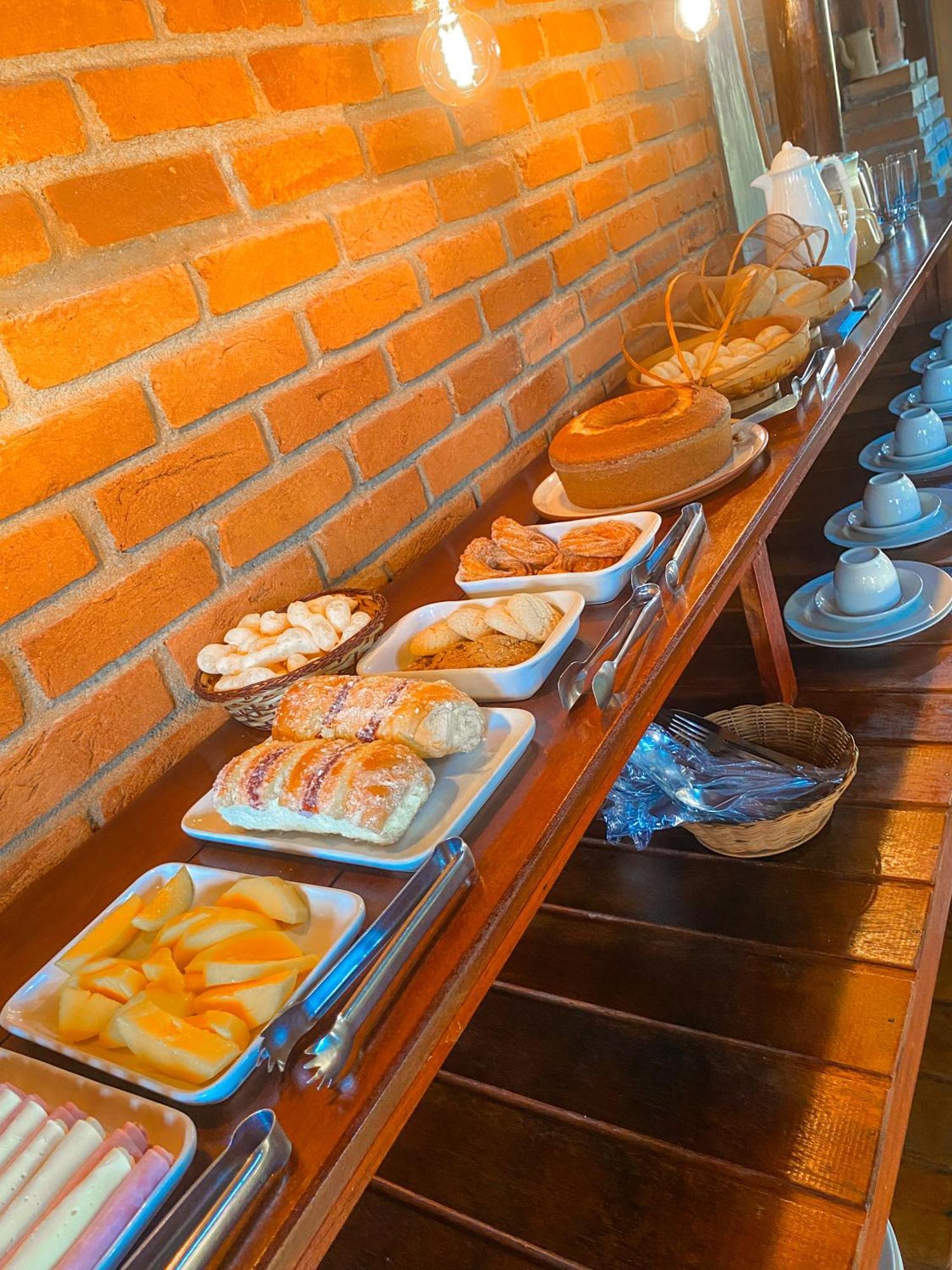 Pousada E Restaurante Casarao Паса-Куатру Екстер'єр фото